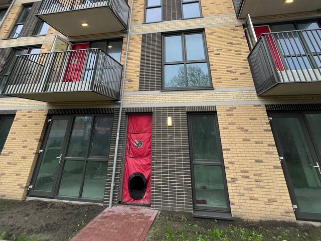 Blowerdoor opstelling bij oplevering van een nieuwbouw appartementencomplex